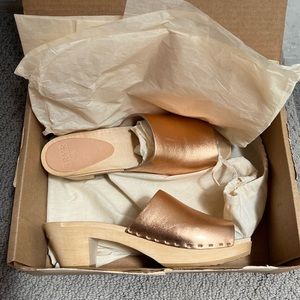 Bryr Rose gold clogs